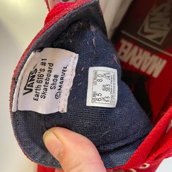 Captain Marvel Vans Sk8-Hi - Picture 5 of 7